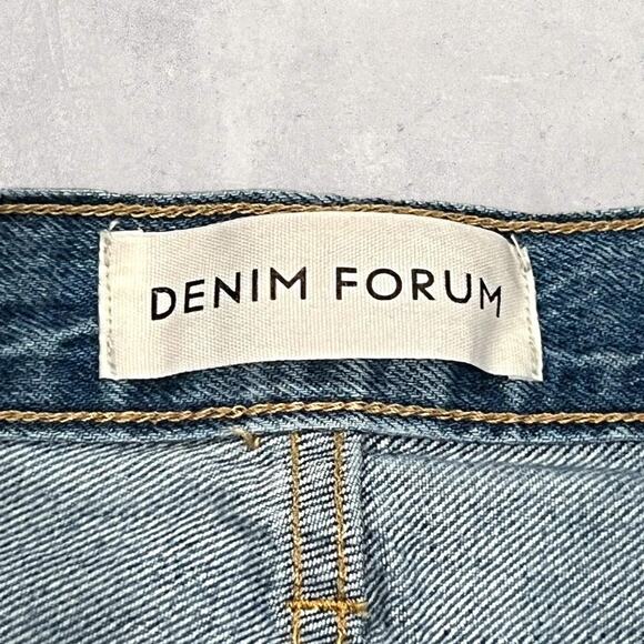 ★ Denim Forum High-Waisted Light Wash Relaxed Fit Jeans ★ - Picture 4 of 7